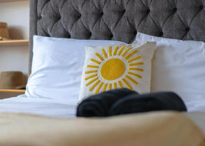 Cozy 4-Bedroom In Coventry: Your Home Away From Home