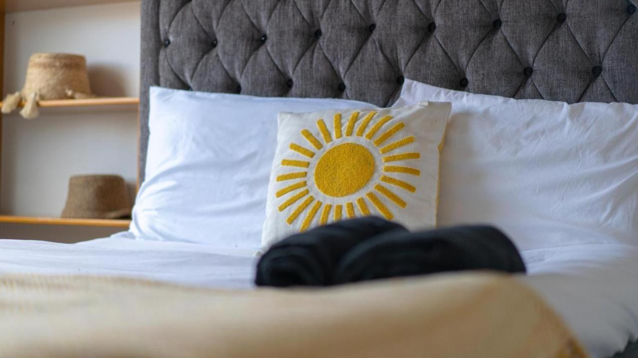 Cozy 4-bedroom In Coventry: Your Away From Coventry