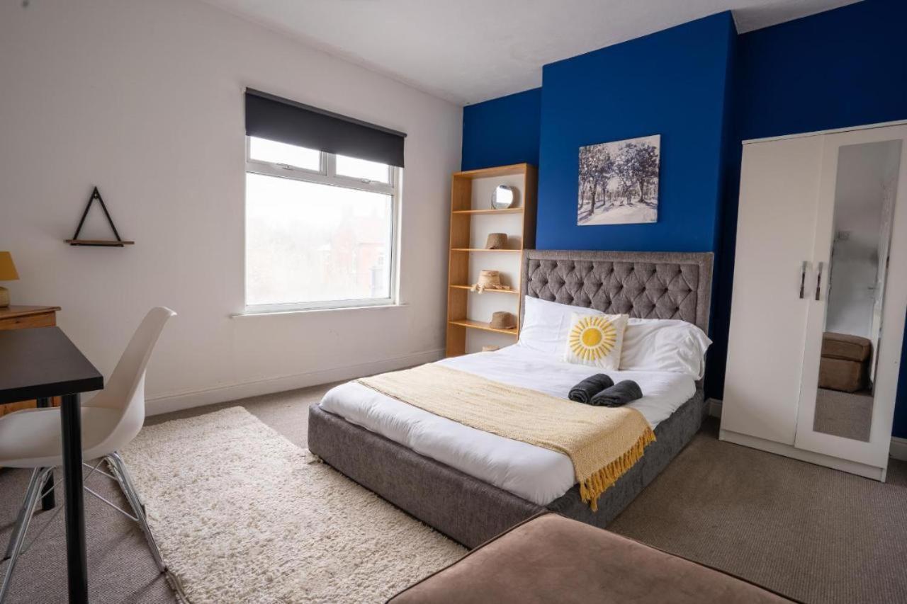 Cozy 4-bedroom In Coventry: Your Away From *